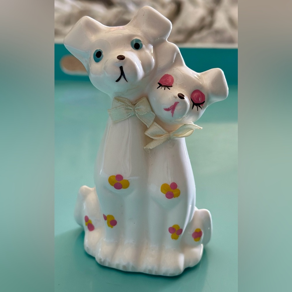 Vintage figurine dogs in love- white hand painted ceramic. So cute!
